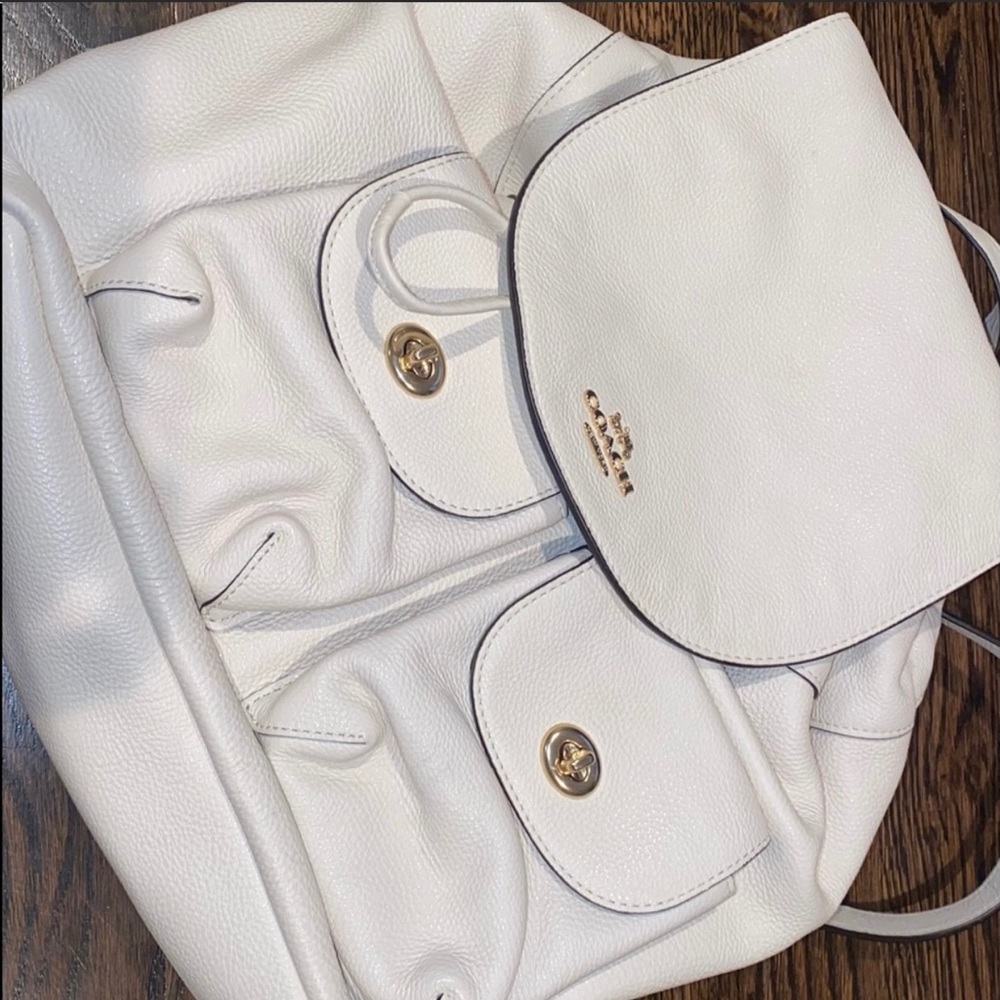 Coach PEBBLE BACKPACK CREAM COLOR
